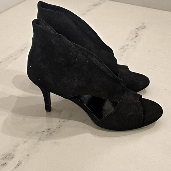 Women's Unbranded Black High Heels, Size 9.5 -- ITEM #3312 - Picture 5 of 7